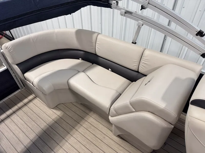 Slide: The Image of Bennington 23SSRX 2019 - 7