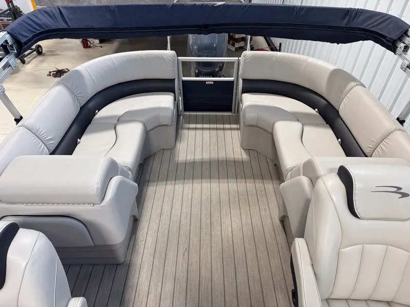 Slide: The Image of Bennington 23SSRX 2019 - 8