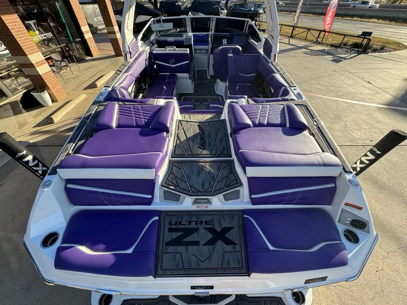 Slide: The Image of Tigé Ultré 23ZX 2024 - 11