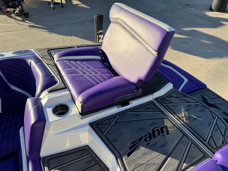 Slide: The Image of Tigé Ultré 23ZX 2024 - 13