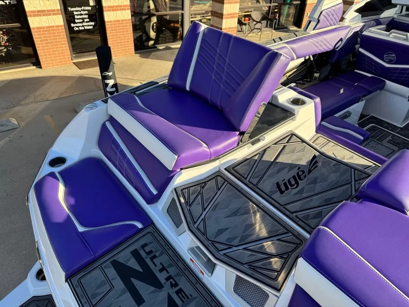 Slide: The Image of Tigé Ultré 23ZX 2024 - 14