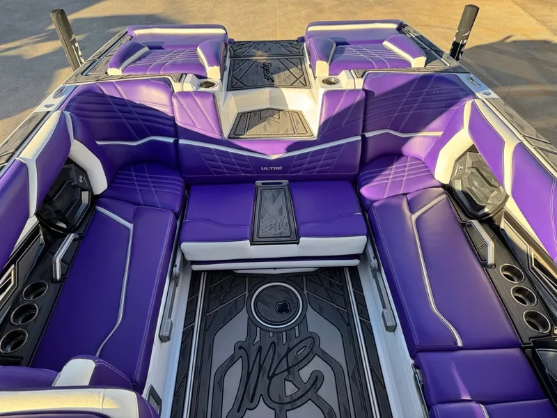 Slide: The Image of Tigé Ultré 23ZX 2024 - 17