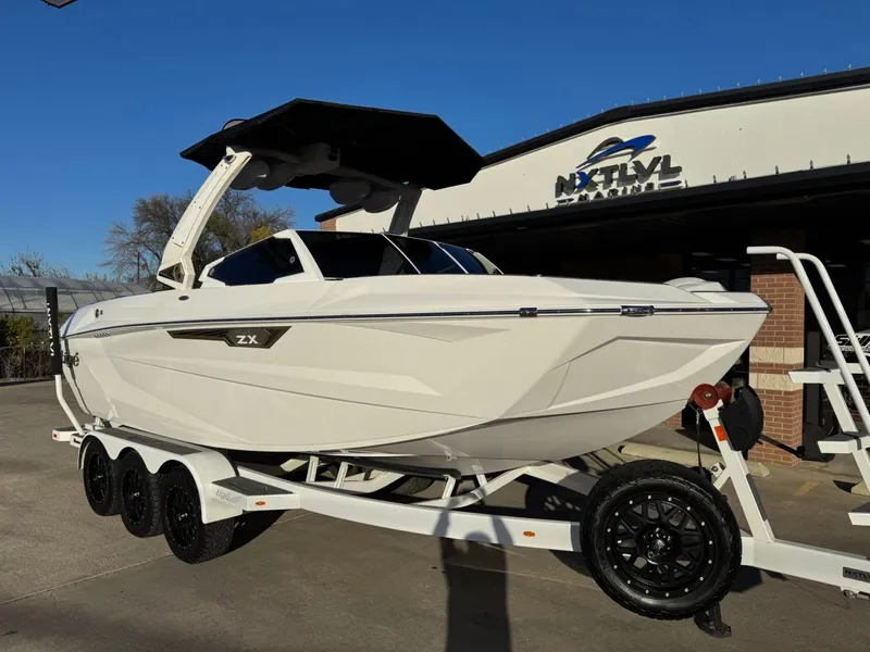 Slide: The Image of Tigé Ultré 23ZX 2024 - 2