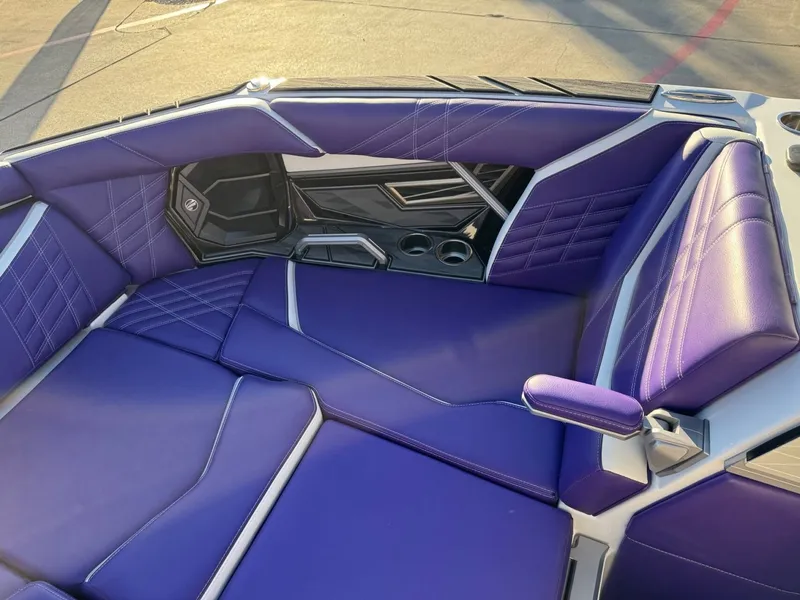 Slide: The Image of Tigé Ultré 23ZX 2024 - 29