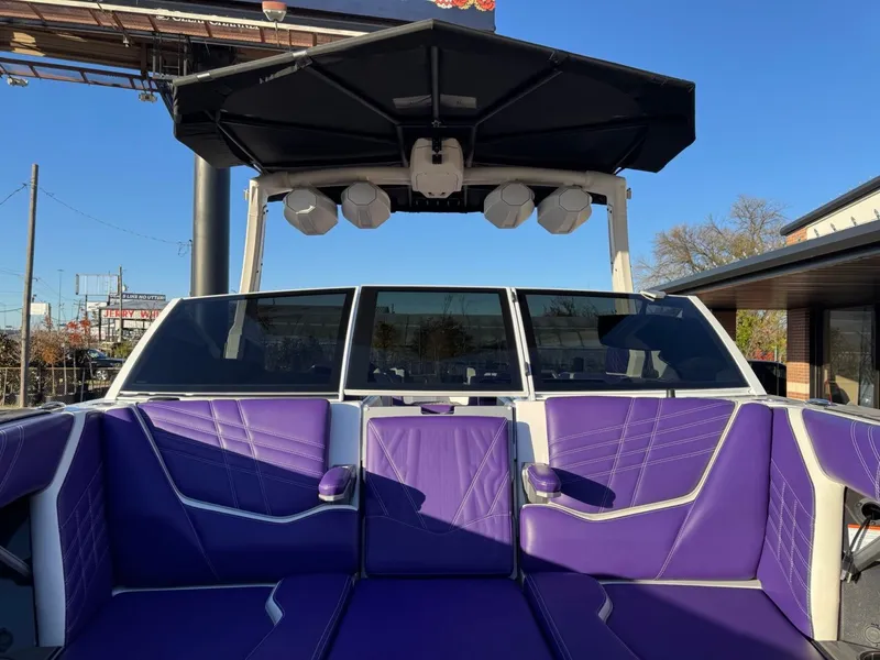 Slide: The Image of Tigé Ultré 23ZX 2024 - 32