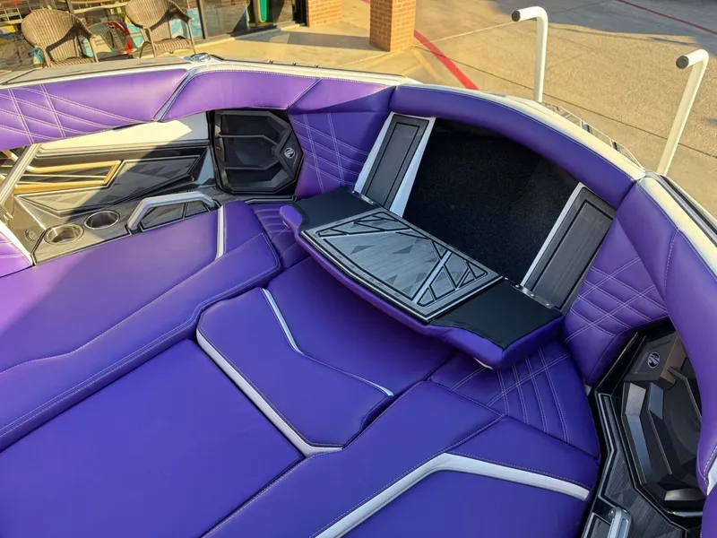 Slide: The Image of Tigé Ultré 23ZX 2024 - 33