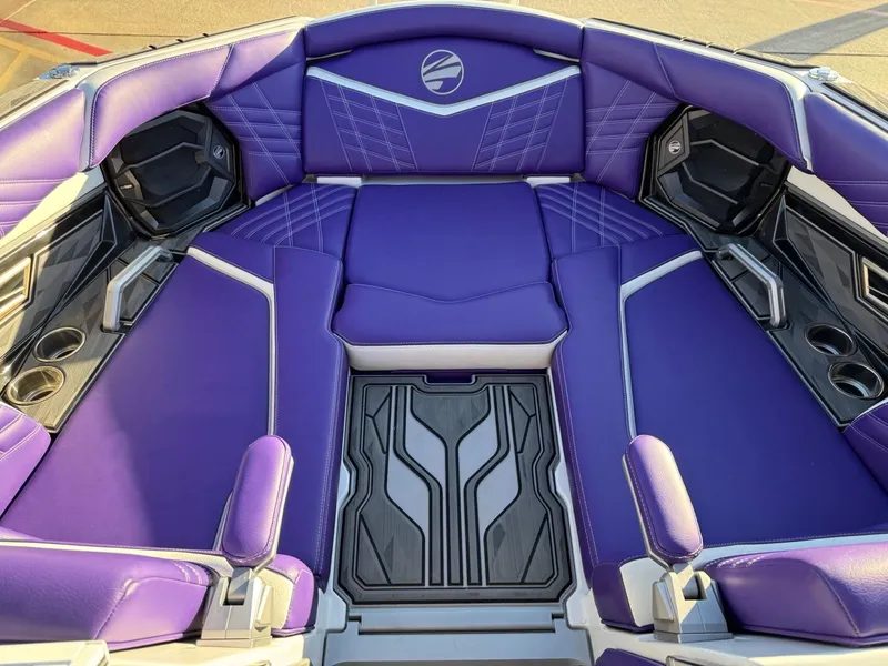 Slide: The Image of Tigé Ultré 23ZX 2024 - 34