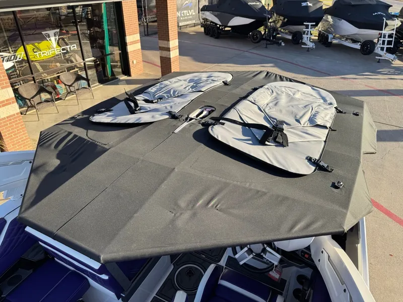 Slide: The Image of Tigé Ultré 23ZX 2024 - 36