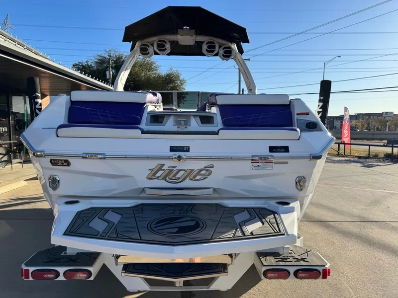 Slide: The Image of Tigé Ultré 23ZX 2024 - 4