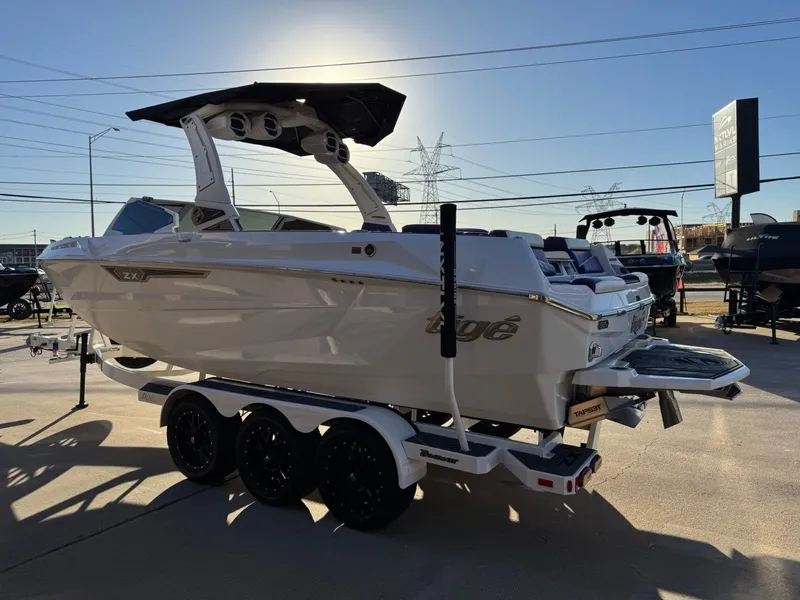 Slide: The Image of Tigé Ultré 23ZX 2024 - 6