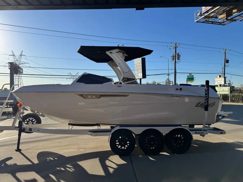 Slide: The Image of Tigé Ultré 23ZX 2024 - 7