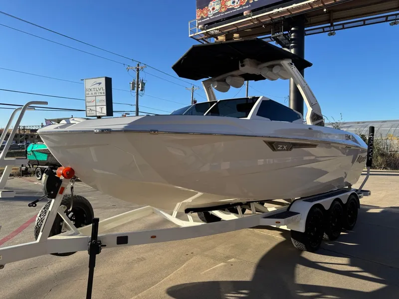 Slide: The Image of Tigé Ultré 23ZX 2024 - 8