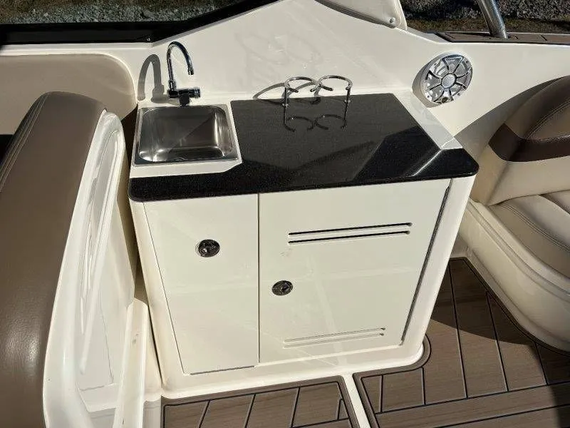 Slide: The Image of Sea Ray 300 SLX 2012 - 22