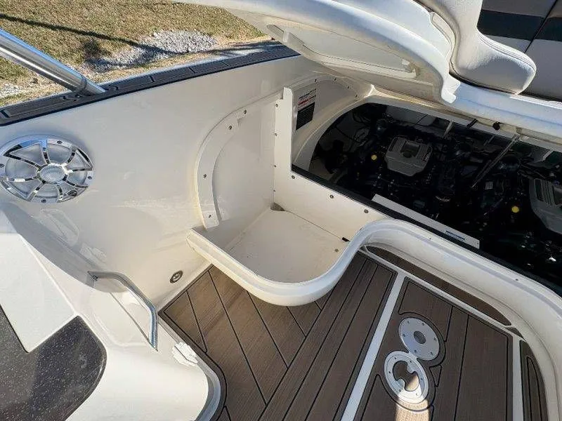 Slide: The Image of Sea Ray 300 SLX 2012 - 29