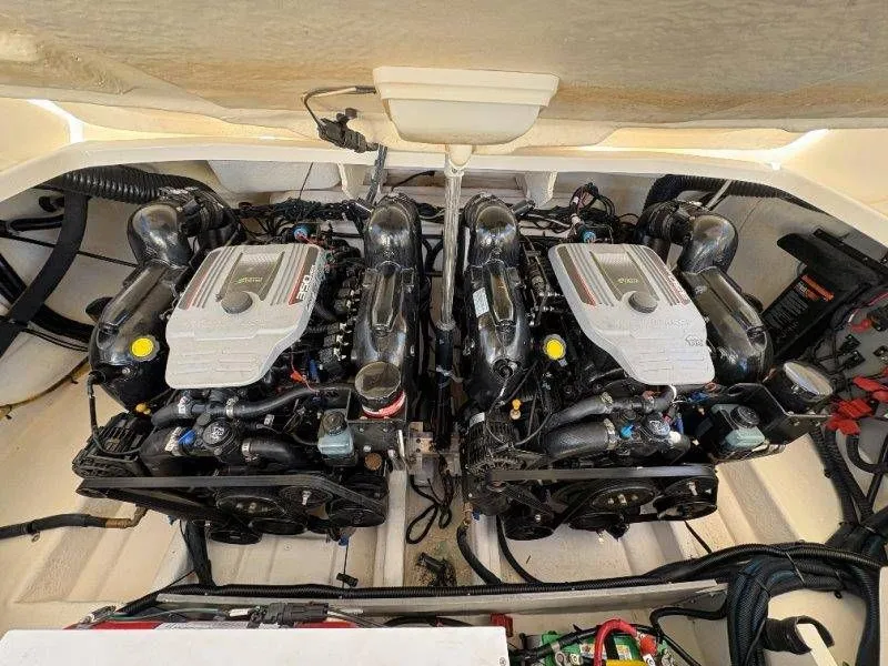 Slide: The Image of Sea Ray 300 SLX 2012 - 31