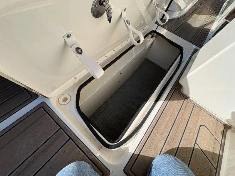 Slide: The Image of Sea Ray 300 SLX 2012 - 32