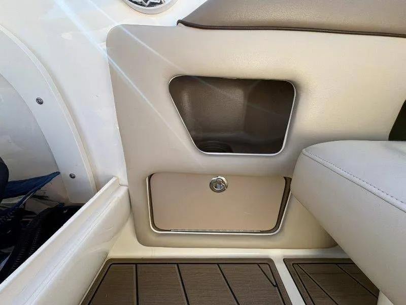 Slide: The Image of Sea Ray 300 SLX 2012 - 33