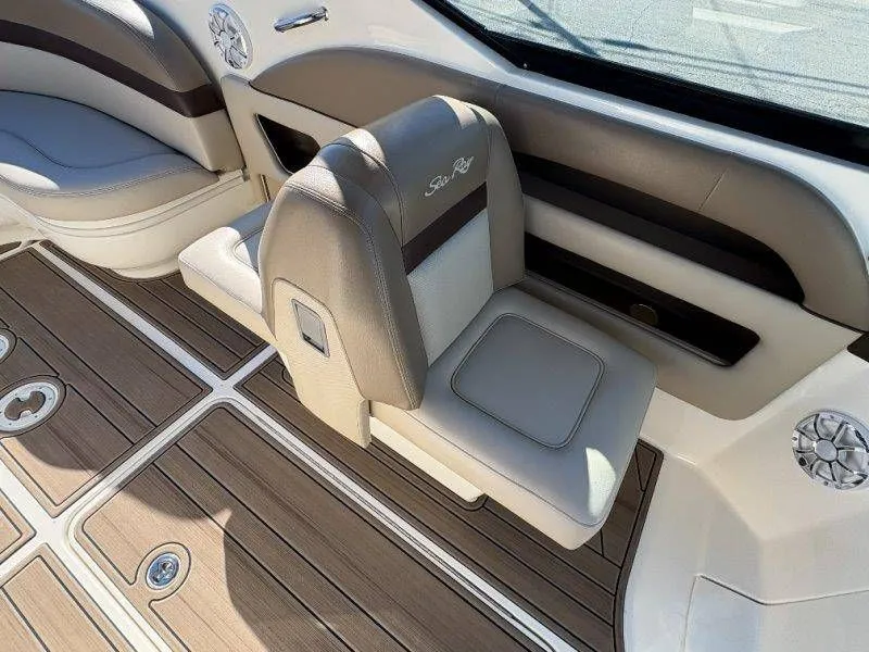 Slide: The Image of Sea Ray 300 SLX 2012 - 38