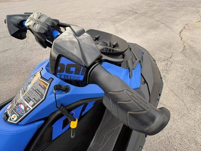 Slide: The Image of Sea-Doo Spark Trixx 3up 2023 - 20