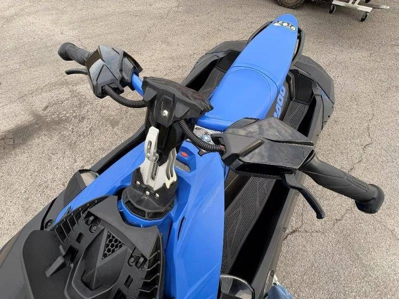 Slide: The Image of Sea-Doo Spark Trixx 3up 2023 - 22