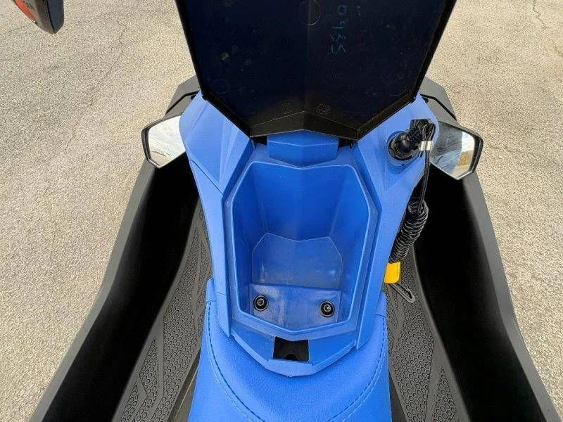 Slide: The Image of Sea-Doo Spark Trixx 3up 2023 - 23