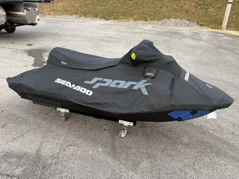 Slide: The Image of Sea-Doo Spark Trixx 3up 2023 - 32