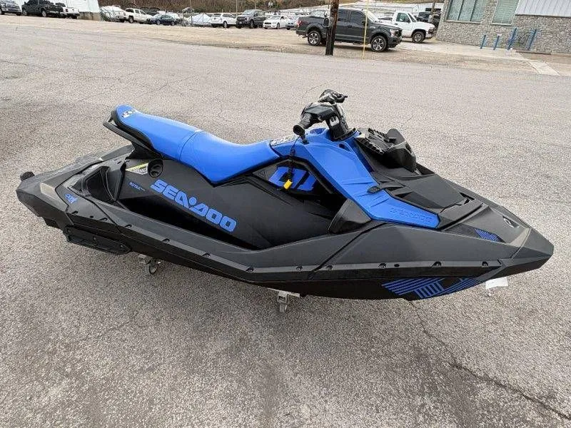 Slide: The Image of Sea-Doo Spark Trixx 3up 2023 - 4