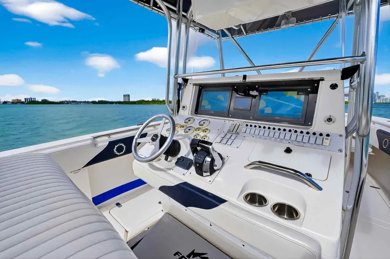 Slide: The Image of Fountain 32 Center Console 2007 - 16