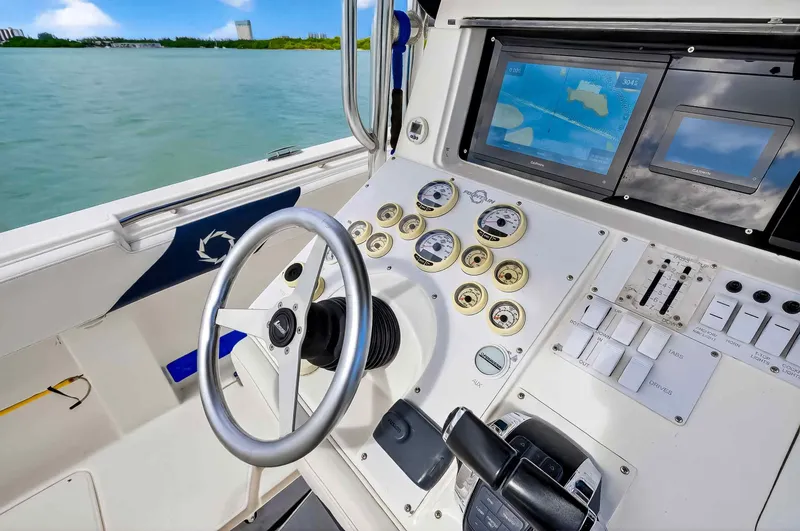 Slide: The Image of Fountain 32 Center Console 2007 - 17