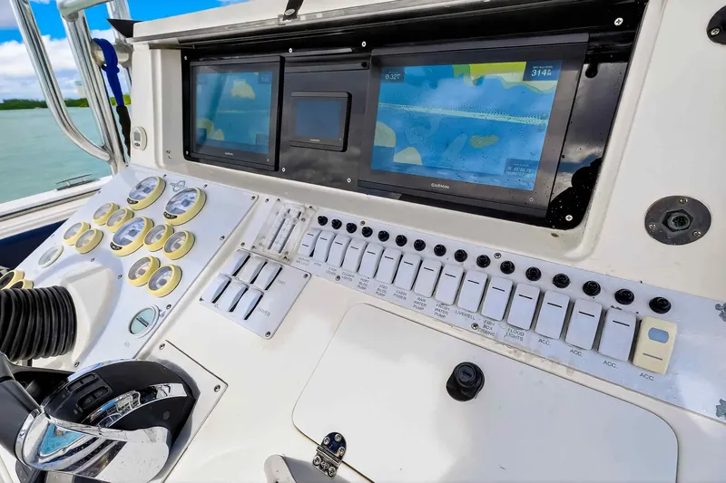 Slide: The Image of Fountain 32 Center Console 2007 - 19