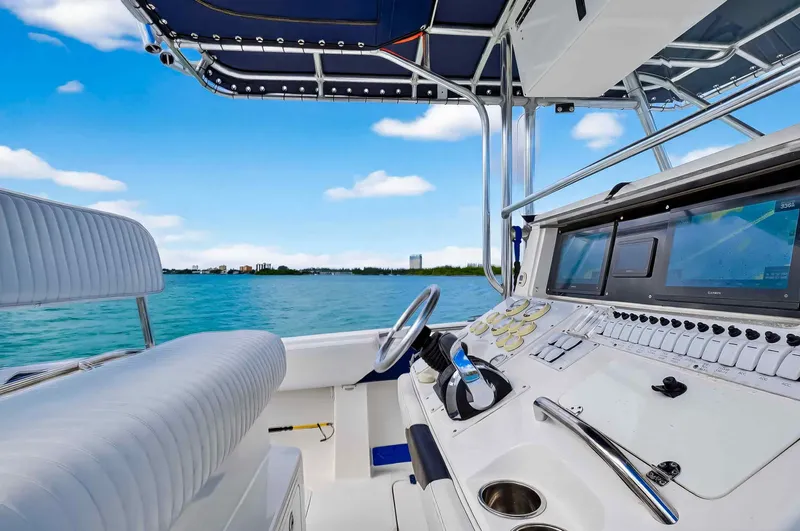 Slide: The Image of Fountain 32 Center Console 2007 - 20