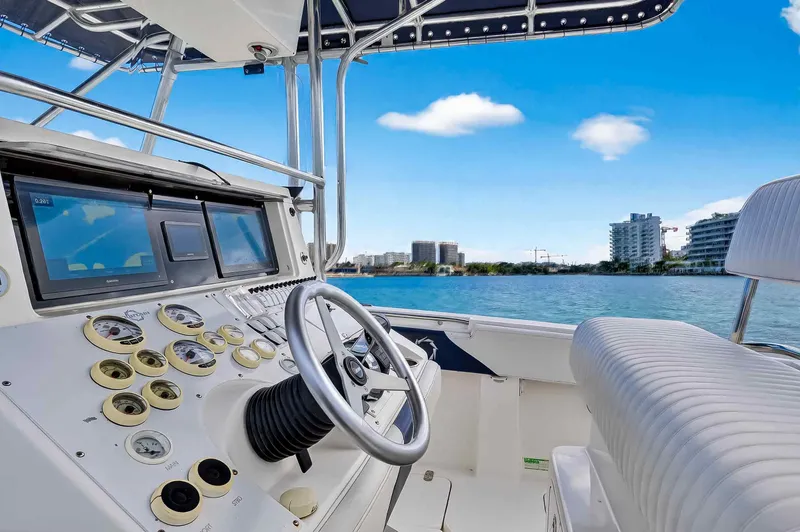 Slide: The Image of Fountain 32 Center Console 2007 - 21