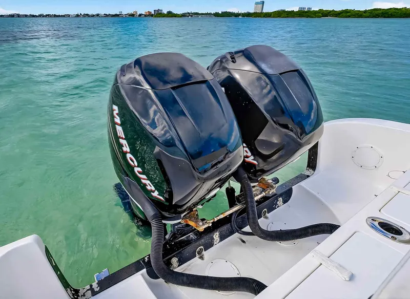 Slide: The Image of Fountain 32 Center Console 2007 - 25