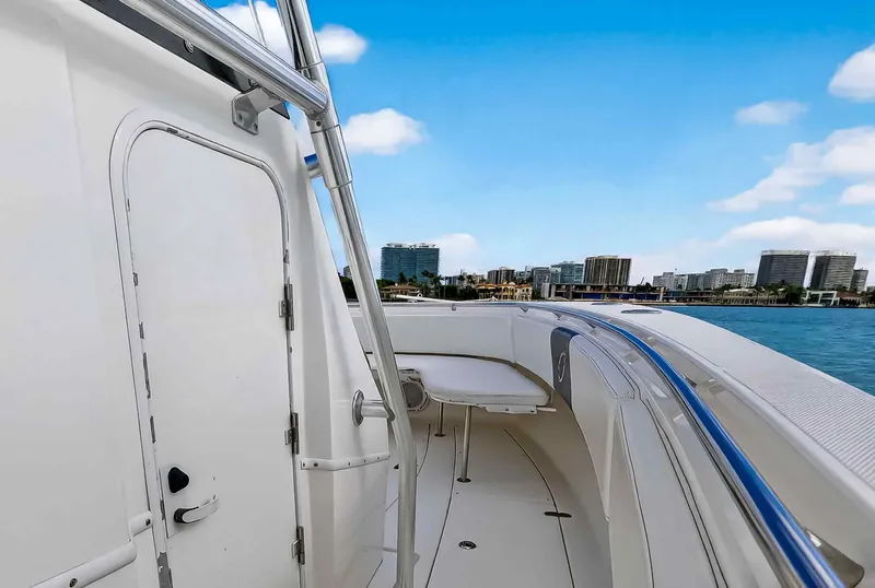 Slide: The Image of Fountain 32 Center Console 2007 - 31