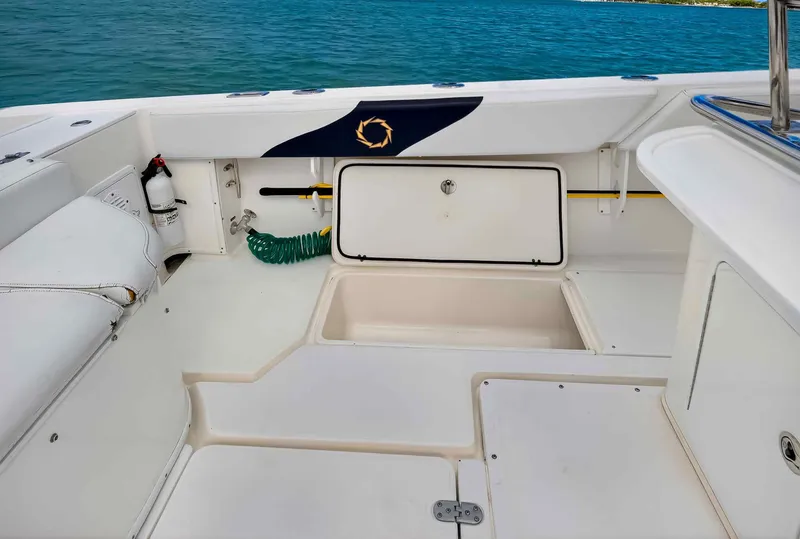 Slide: The Image of Fountain 32 Center Console 2007 - 32