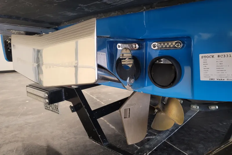 Slide: The Image of 2014 Malibu Wakesetter 24 MXZ boat stern with propeller and stock details. - 12