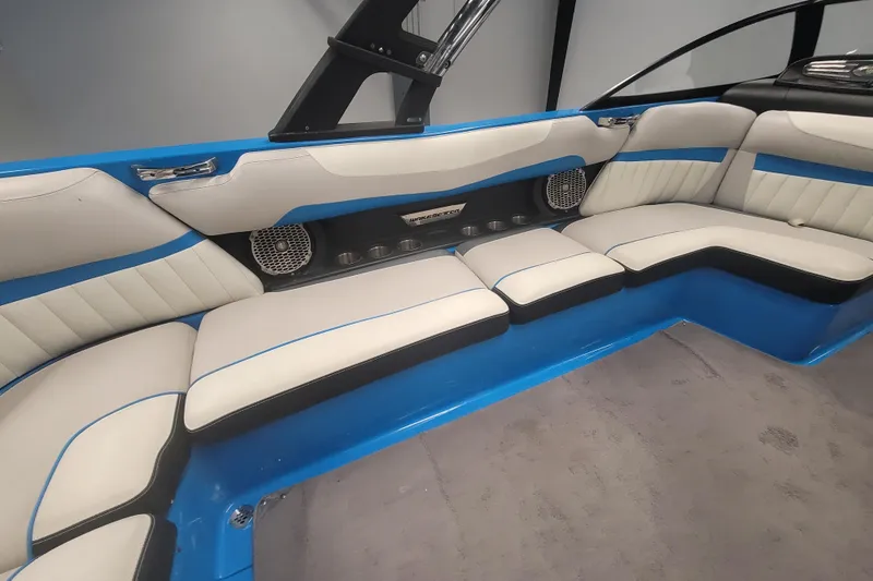 Slide: The Image of Interior of 2014 Malibu Wakesetter 24 MXZ boat with blue and white seating. - 19