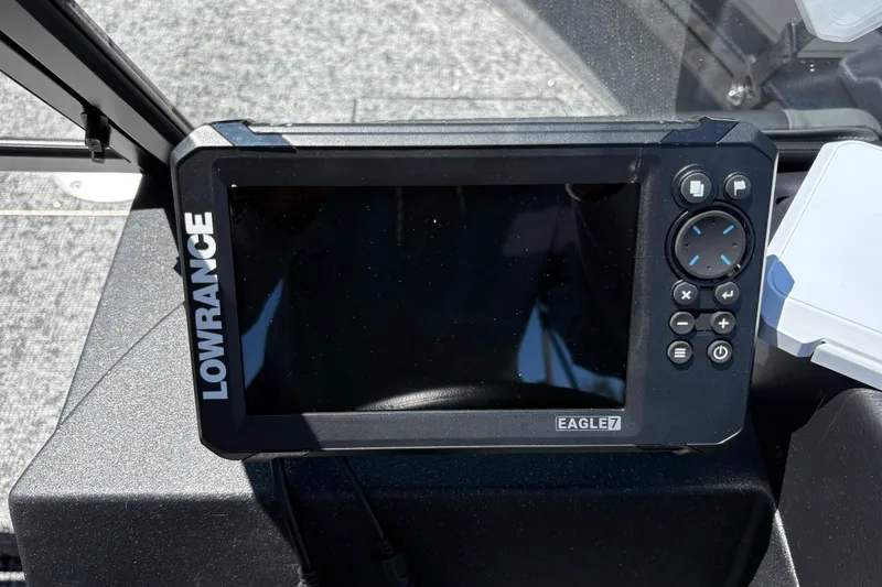 Slide: The Image of Lowrance Eagle 7 fish finder on 2026 Tracker Targa V-18 Combo boat. - 35