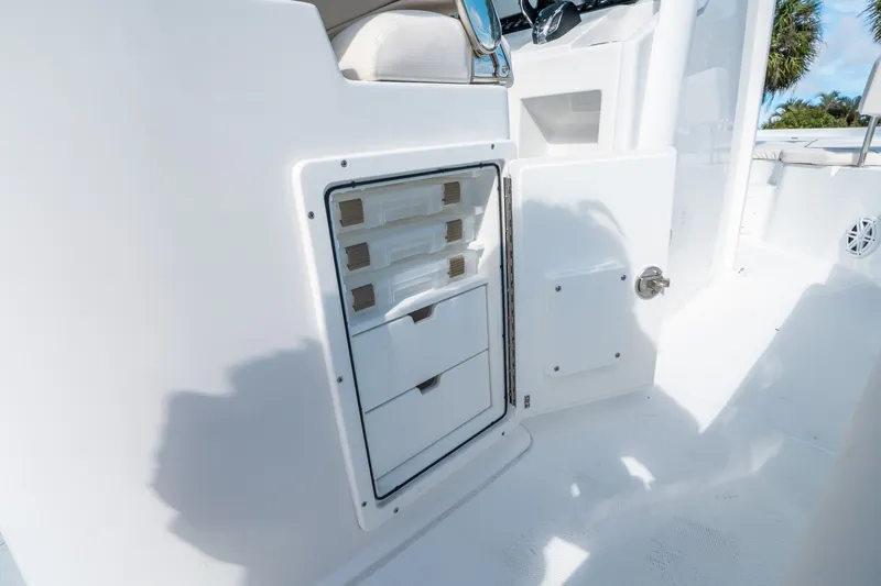 Slide: The Image of Sea Hunt BX 25 FS 2026 - 16