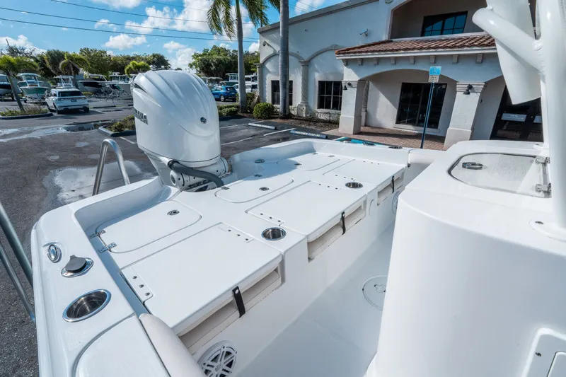 Slide: The Image of Sea Hunt BX 25 FS 2026 - 10