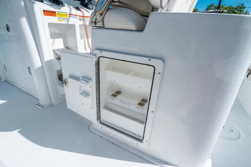 Slide: The Image of Sea Hunt BX 25 FS 2026 - 15