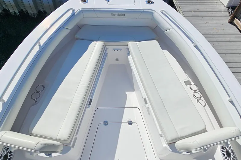 Slide: The Image of 2021 Everglades 273 Center Console boat with spacious seating and cup holders. - 32