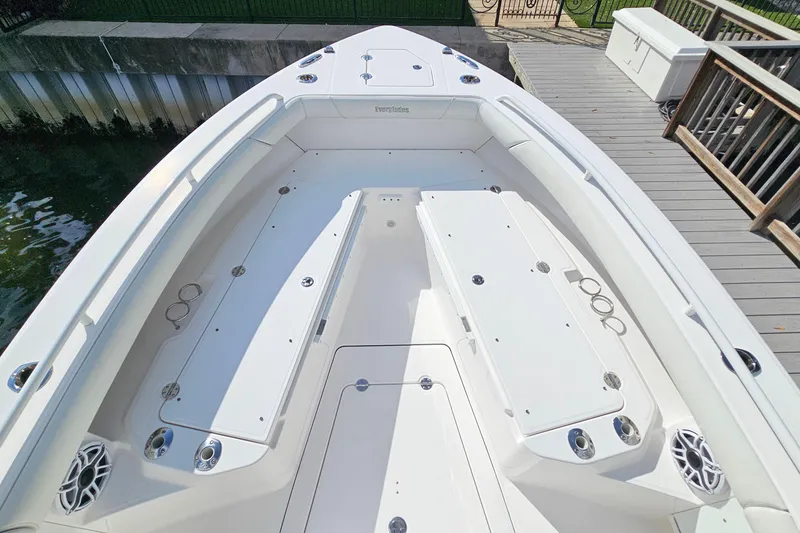 Slide: The Image of 2021 Everglades 273 Center Console boat with spacious deck and seating area. - 33
