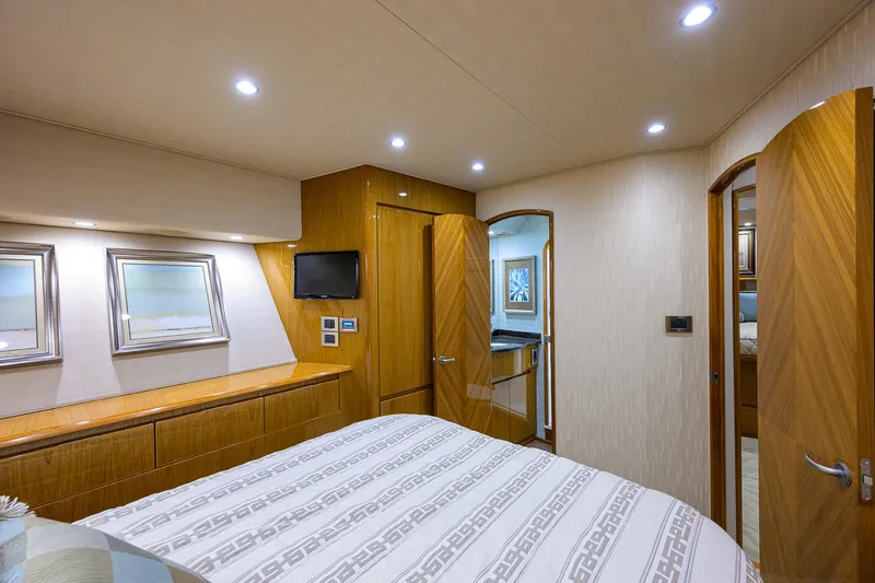 Slide: The Image of Viking 82 BLU FROG - Forward Port Guest Stateroom - 32