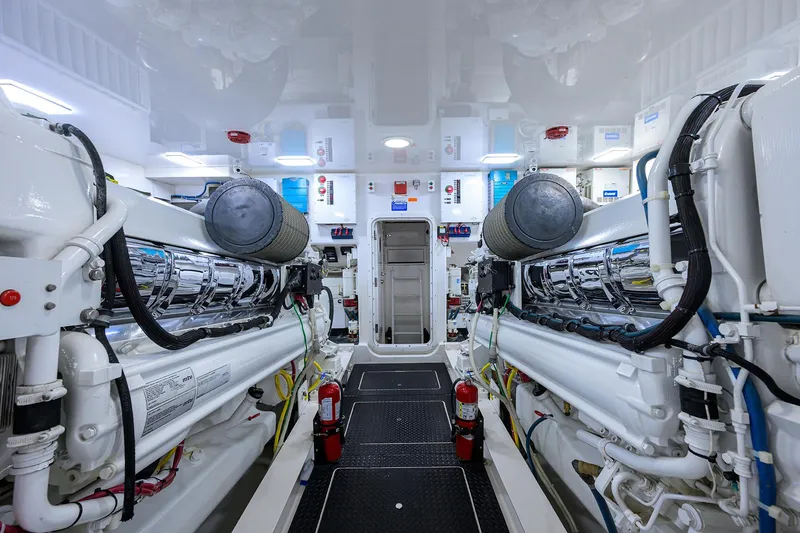 Slide: The Image of Viking 82 BLU FROG - Engine Room - 60