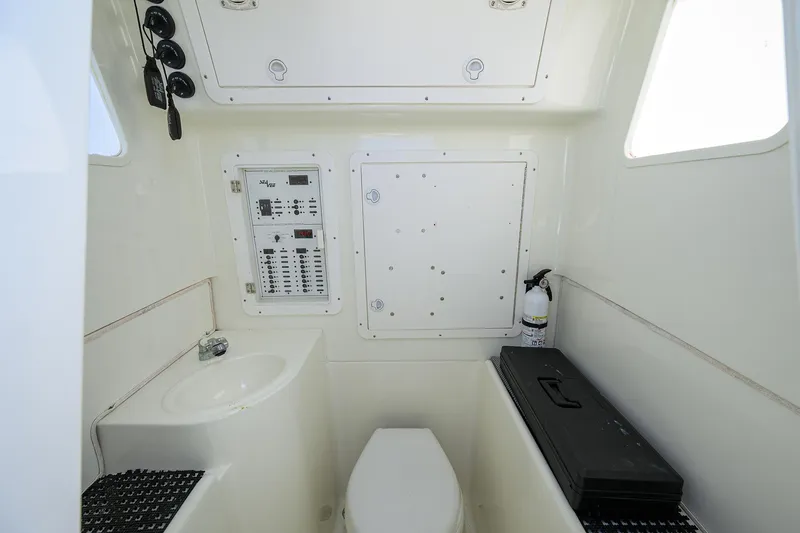 Slide: The Image of Sea Vee 39 PENELOPE - Head - 12