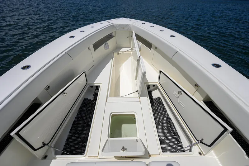 Slide: The Image of Sea Vee 39 PENELOPE - Bow Storage - 18