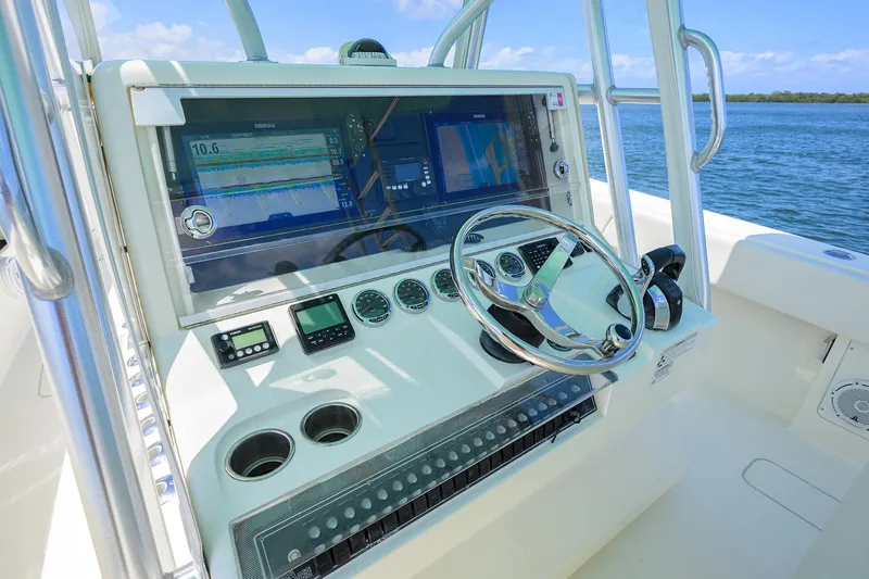 Slide: The Image of Sea Vee 39 PENELOPE - Helm Station - 5