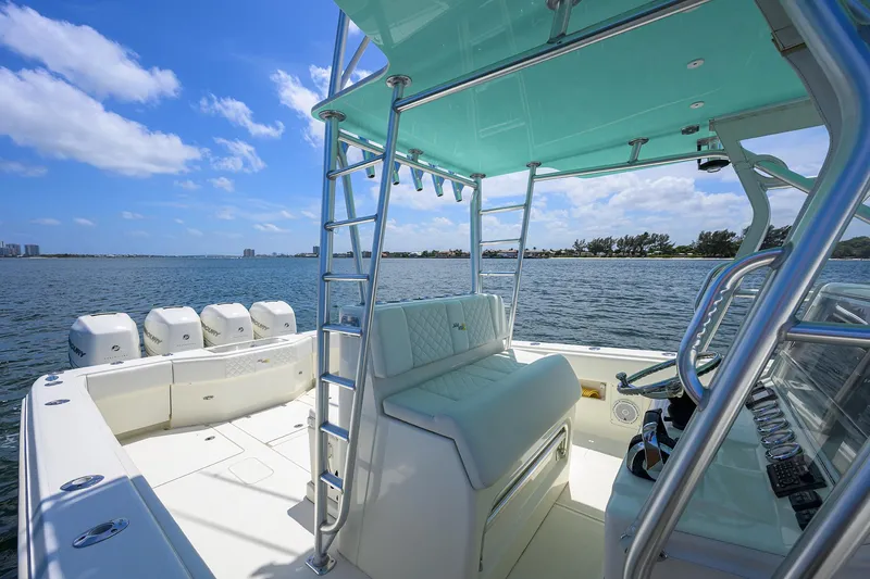 Slide: The Image of Sea Vee 39 PENELOPE - Starboard Helm & Cockpit - 9