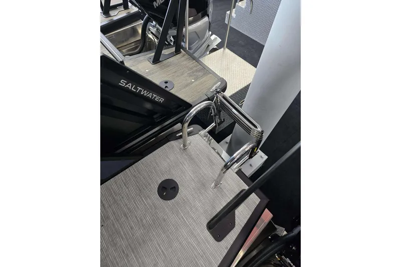 Slide: The Image of 2026 Viaggio V20C boat deck with stainless steel ladder and saltwater feature. - 10